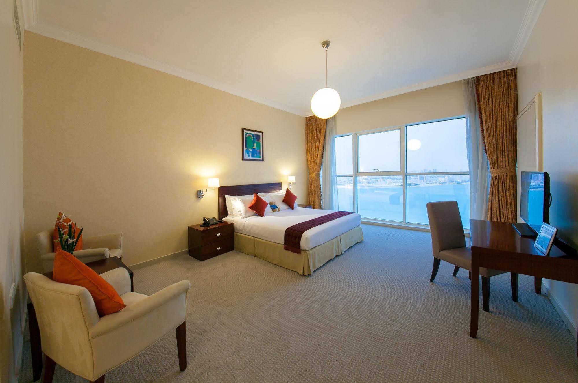 Somerset West Bay Ad-Dauha Zewnętrze zdjęcie A room at the hotel